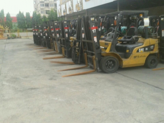 รถยก 2.5 ตัน  3  ตัน ยี่ห้อ CATERPILLAR  ราคาเบาๆ พร้อมลุย