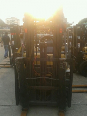 รถยก 2.5 ตัน  3  ตัน ยี่ห้อ CATERPILLAR  ราคาเบาๆ พร้อมลุย