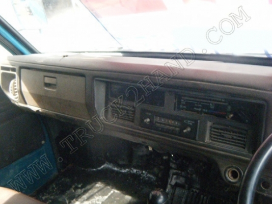 รถบรรทุก 6 ล้อโม่ปูน ยี่ห้อ ISUZU โม่ปูน 2.5 คิว