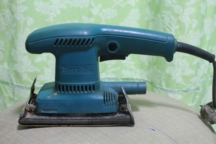 เครื่องขัดกระดาษทรายแบบสั่น MAKITA BO3700 สภาพพร้อมใช้งานครับ