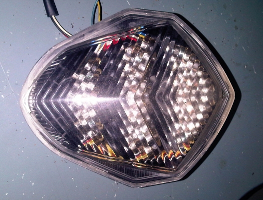 ขายไฟท้ายแต่งมีไฟเลี้ยวในตัว Suzuki Gsxr k4  ราคา 1000 บาท