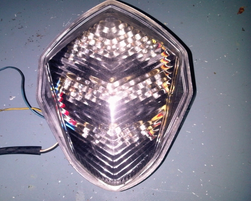 ขายไฟท้ายแต่งมีไฟเลี้ยวในตัว Suzuki Gsxr k4  ราคา 1000 บาท