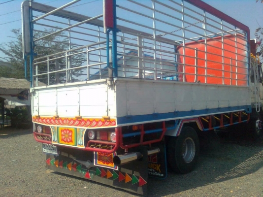 MITSUBISHI FUSO FK 165 HP 6D14 กระบะคอกเหล็กยาว 5.50 เมตรสวยจัดทั้งคันใช้บรรทุกเฉพาะฟองก้อนเพื่อเลี้งสัตว์ รถสวยมากครับคันนี้ เครื่องแห้งแรงดี หัวเก๋งไฟตากลมเดิมๆภายในเก๋ง แอร์เย็น พวงมาลัยเพาเวอร์ เบรคทริ๊ปฟี้ครบครัน ช่วงล่างคัชซีไม่มีแตกไม่มีบวม ยาง 8.2