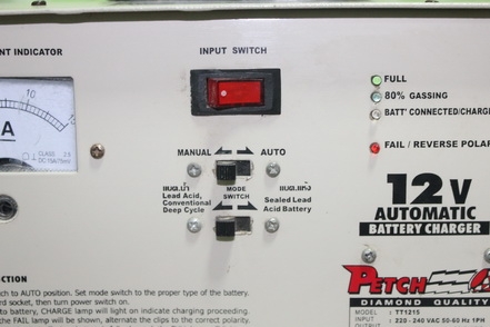 เครื่องชาร์จแบตเตอรี่อัตโนมัติยี่ห้อเพชร รุ่น TT 1215สภาพดีมากพร้อมใช้งานครับ เครื่องชาร์จแบตเตอรี่อัตโนมัติยี่ห้อเพชร รุ่น TT 1215สภาพดีมากพร้อมใช้งานครับ