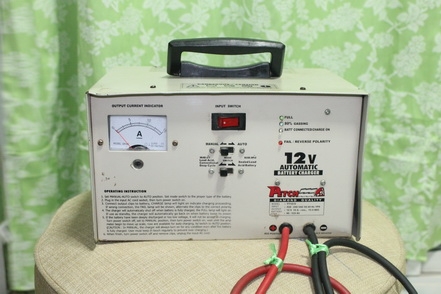 เครื่องชาร์จแบตเตอรี่อัตโนมัติยี่ห้อเพชร รุ่น TT 1215สภาพดีมากพร้อมใช้งานครับ