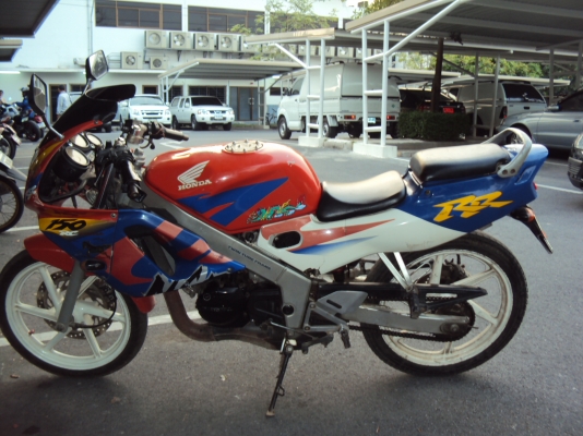 ขายรถฮอนด้า N S R 150มีทะิเบียน สนใจติดต่อสรกฤช 091-8892274