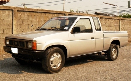 ขายรถปิคอัพ นิสสัน บิ๊กเอ็ม แค็ป(Big M cab)เกียร์ธรรมดา+เครื่องดีเซล 2500(TD25) สีสวยๆบรอนซ์เงิน แซสซี+กระบะไม่มีผุ  เครื่องดี+เกียร์ดี+เฟืองท้ายดี+แอร์เย็น 84,000 บ. T. 081-1917015