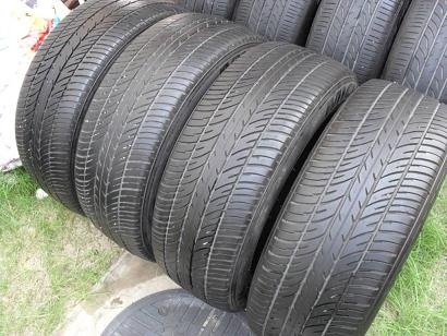 ขายยาง MICHELIN VIVACY 215/60/16 ปี11 (1ชุด) ราคา 3,400 ดูของแถวปากเกร็ด สนใจติดต่อ 090-676-4651 เบียร์