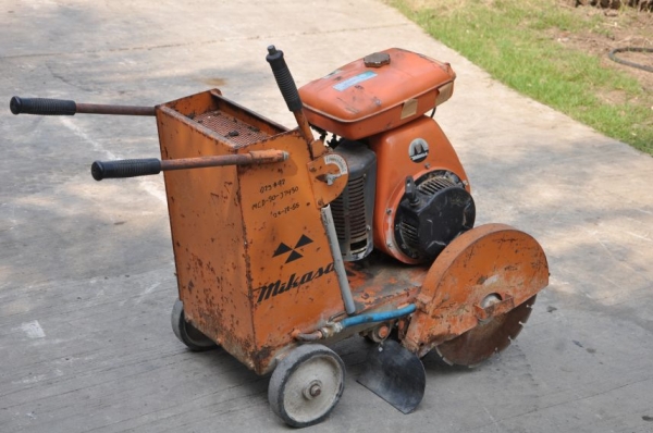 ขายเครื่องตัดคอนกรีต MIKASA สภาพสวยจัดจากญี่ปุ่น อุปกรณ์ครบพร้อมใช้ขาย18,000บาท เท่านั้น!!