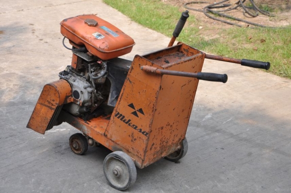 ขายเครื่องตัดคอนกรีต MIKASA สภาพสวยจัดจากญี่ปุ่น อุปกรณ์ครบพร้อมใช้ขาย18,000บาท เท่านั้น!!