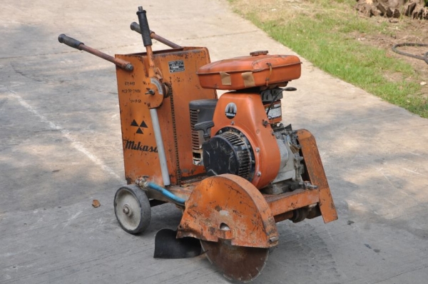 ขายเครื่องตัดคอนกรีต MIKASA สภาพสวยจัดจากญี่ปุ่น อุปกรณ์ครบพร้อมใช้ขาย18,000บาท เท่านั้น!!
