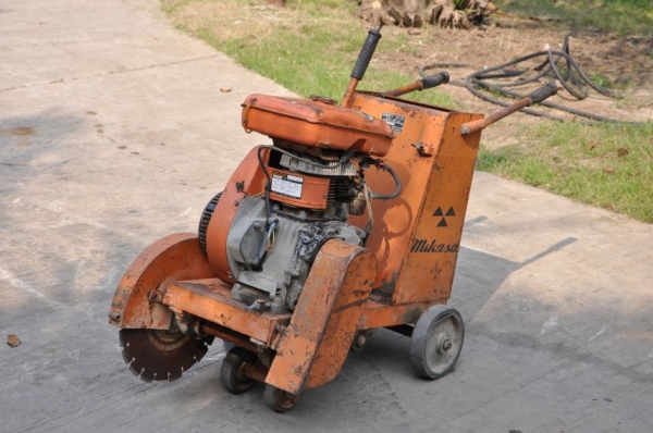 ขายเครื่องตัดคอนกรีต MIKASA สภาพสวยจัดจากญี่ปุ่น อุปกรณ์ครบพร้อมใช้ขาย18,000บาท เท่านั้น!!