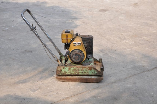 ขายเครื่องตบดิน ROBIN สภาพสวยเดิมจากญี่ปุ่นยังไม่เคยใช้งานในไทย 8,900 บาทเท่านั้น