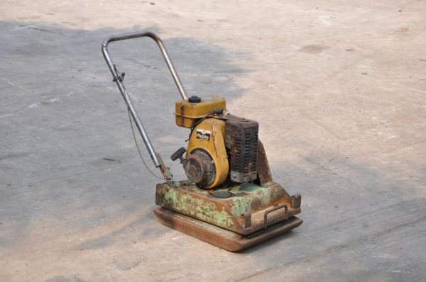 ขายเครื่องตบดิน ROBIN สภาพสวยเดิมจากญี่ปุ่นยังไม่เคยใช้งานในไทย 8,900 บาทเท่านั้น