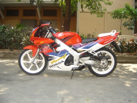 NSR150SP ขายด่วน  ทำสีใหม่ ทั้งคัน สวย มาก สนจัย ติดต่อคุณ เเจ็ค 0808051985,0805948450 กทม แถว เซ็นทรัล พระราม 3 มีสีแดง และ เขียวส้ม ราคา - 39,900 บาท