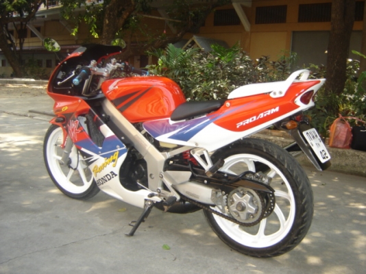 NSR150SP ขายด่วน  ทำสีใหม่ ทั้งคัน สวย มาก สนจัย ติดต่อคุณ เเจ็ค 0808051985,0805948450 กทม แถว เซ็นทรัล พระราม 3 มีสีแดง และ เขียวส้ม ราคา - 39,900 บาท
