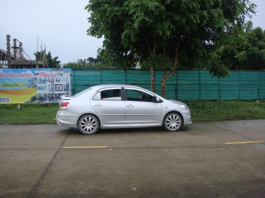 ขาย โตโยต้า วีออส รุ่นe ปี52 สีบรอนเงิน ขอบ17แก้มเตี้ย สาวสวยคนนี้ขาย415,000