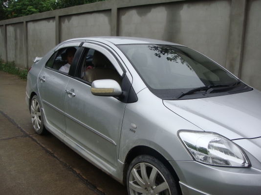 ขาย โตโยต้า วีออส รุ่นe ปี52 สีบรอนเงิน ขอบ17แก้มเตี้ย สาวสวยคนนี้ขาย415,000