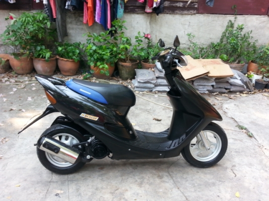 ขายรถป๊อบ HONDA ZX34 สีดำสวยสวย สภาพดีพร้อมใช้งาน อุปกรครบ ระบบไฟใช้ได้หมดทั้งคัน สตาร์ดสองระบบ มือเท้า แบตไหม่ เครื่องดี สีสวย สภาพสมบูรทั้งคัน ขอขาย 12500 บาท ติดต่อได้ตลอดและทุกวัน