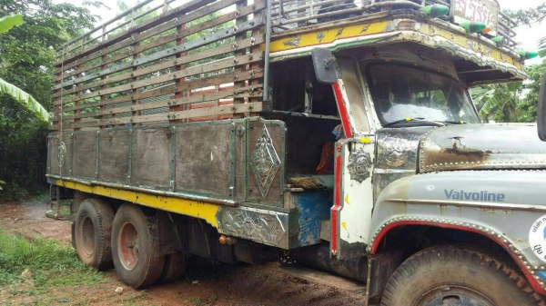 รถสิบล้อหัวยาว เพลาเดียว ช่วงล่าง มิตซู  เครื่อง EH700 เครื่องดีคันชีสวย ยางดี 10 เส้น ทะเบียนม.79 เอกสารครบ