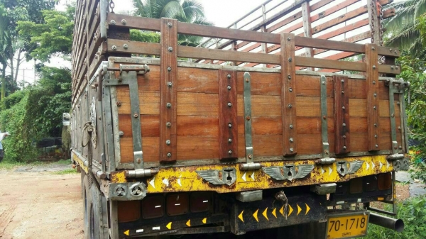 รถสิบล้อหัวยาว เพลาเดียว ช่วงล่าง มิตซู  เครื่อง EH700 เครื่องดีคันชีสวย ยางดี 10 เส้น ทะเบียนม.79 เอกสารครบ