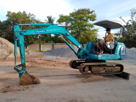 KUBOTA  K-035  นำเข้าจากญี่ปุ่น เครื่อง 4 สูบเดินเรียบแน่น ยังไม่เคยใช้งาน