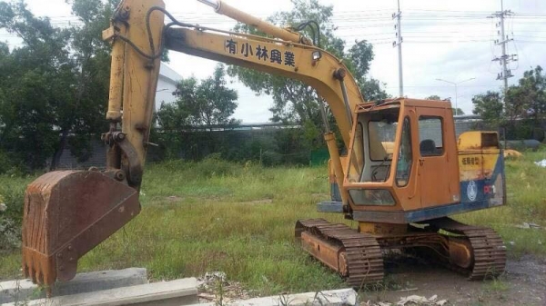 ขายรถแบคโฮKOMATSU  pc 100-2เก่านอกมีไลหัวเจาะพร้อมใช้ราคา550,000