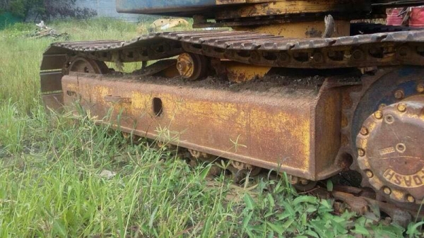 ขายรถแบคโฮKOMATSU  pc 100-2เก่านอกมีไลหัวเจาะพร้อมใช้ราคา550,000