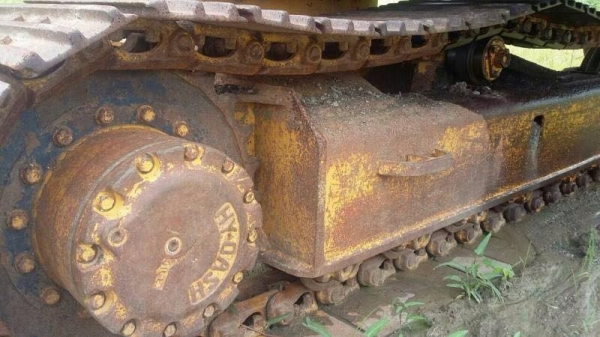 ขายรถแบคโฮKOMATSU  pc 100-2เก่านอกมีไลหัวเจาะพร้อมใช้ราคา550,000