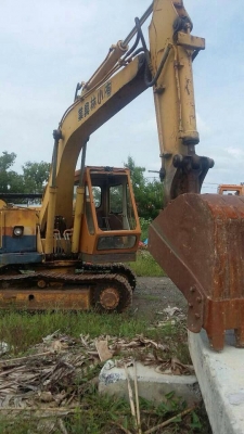 ขายรถแบคโฮKOMATSU  pc 100-2เก่านอกมีไลหัวเจาะพร้อมใช้ราคา550,000
