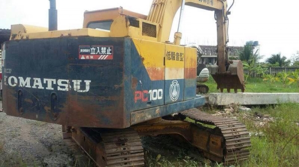 ขายรถแบคโฮKOMATSU  pc 100-2เก่านอกมีไลหัวเจาะพร้อมใช้ราคา550,000
