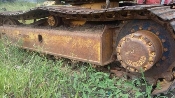 ขายรถแบคโฮKOMATSU  pc 100-2เก่านอกมีไลหัวเจาะพร้อมใช้ราคา550,000