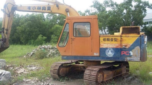 ขายรถแบคโฮKOMATSU  pc 100-2เก่านอกมีไลหัวเจาะพร้อมใช้ราคา550,000