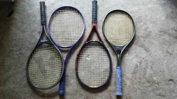 ไม้เทสนิสคุณภาพสูงเบามากยี่ห้อดังเอามาจากญี่ปุ่น อย่างดีๆทนๆและเบามากๆ