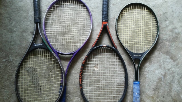 ไม้เทสนิสคุณภาพสูงเบามากยี่ห้อดังเอามาจากญี่ปุ่น อย่างดีๆทนๆและเบามากๆ