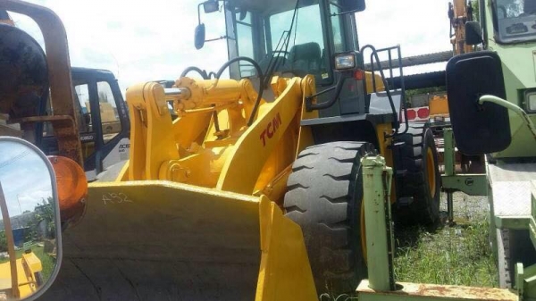 ขายรถตักล้อยาง TCM L 32 หัวเก๋งสวยเก่านอกเอกสารพร้อมราคา2,250,000 090-772-3710 090-772-3708 ขายรถตักล้อยาง TCM L 32 หัวเก๋งสวยเก่านอกเอกสารพร้อมราคา2,250,000 090-772-3710 090-772-3708