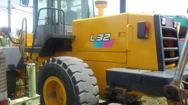 ขายรถตักล้อยาง TCM L 32 หัวเก๋งสวยเก่านอกเอกสารพร้อมราคา2,250,000 090-772-3710 090-772-3708 ขายรถตักล้อยาง TCM L 32 หัวเก๋งสวยเก่านอกเอกสารพร้อมราคา2,250,000 090-772-3710 090-772-3708