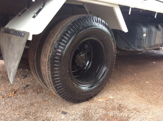 ISUZU 6ล้อNKR ปี 2012  (หัวการ์ตูน) เครื่อง120แรง (ฝาขาว) พวงมาลัยพาว์เวอร์ กระจกไฟฟ้า แอร์ วิทยุ เทป เครื่องดี ครัทซีสวย พื้นปูเหล็ก ยางดีทุกเส้น (เสริมแหนบพร้อมใช้งาน) ขาย 370,000 บาท (ศุภากร 081-1903107 , 081-4252943)