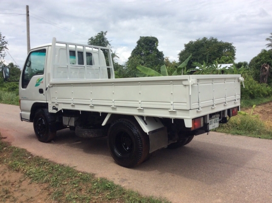 ISUZU 6ล้อNKR ปี 2012  (หัวการ์ตูน) เครื่อง120แรง (ฝาขาว) พวงมาลัยพาว์เวอร์ กระจกไฟฟ้า แอร์ วิทยุ เทป เครื่องดี ครัทซีสวย พื้นปูเหล็ก ยางดีทุกเส้น (เสริมแหนบพร้อมใช้งาน) ขาย 370,000 บาท (ศุภากร 081-1903107 , 081-4252943)