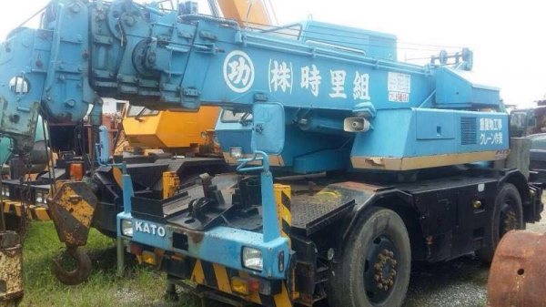 ขายรถเครน  KATO  KR-10HM  5 ton   รถสวยพร้อมใช้ราคา 1,350,000 090-772-3710 090-772-3708