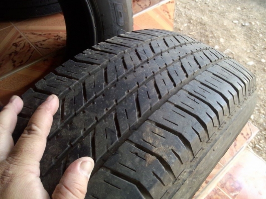 ขายถูกๆๆยาง Bridgestone 265/65 R17  ปี 12  ยางสวยดอกยังเหลือเยอะครับ  ใช้ได้อีกนาน