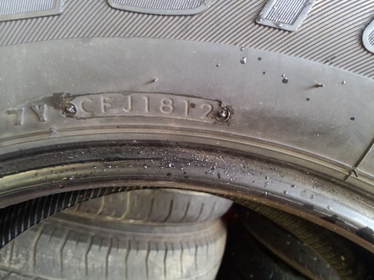 ขายถูกๆๆยาง Bridgestone 265/65 R17  ปี 12  ยางสวยดอกยังเหลือเยอะครับ  ใช้ได้อีกนาน