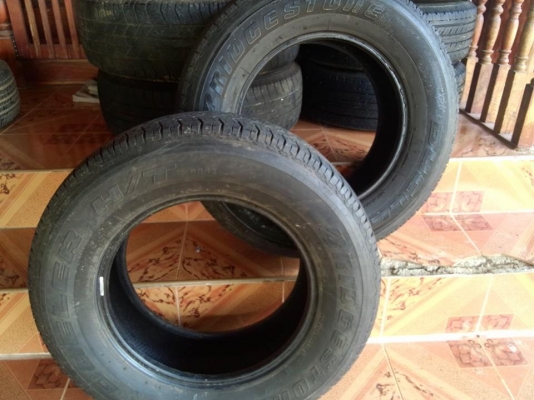 ขายถูกๆๆยาง Bridgestone 265/65 R17  ปี 12  ยางสวยดอกยังเหลือเยอะครับ  ใช้ได้อีกนาน
