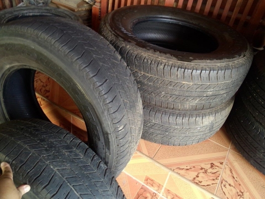ขายถูกๆๆยาง Bridgestone 265/65 R17  ปี 12  ยางสวยดอกยังเหลือเยอะครับ  ใช้ได้อีกนาน