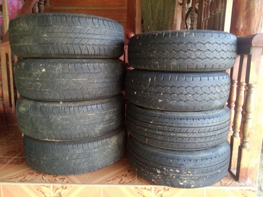 ขายถูกๆๆยาง Bridgestone 265/65 R17  ปี 12  ยางสวยดอกยังเหลือเยอะครับ  ใช้ได้อีกนาน