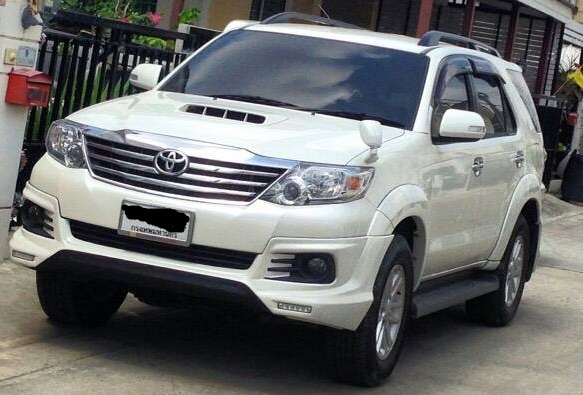 ขายตาวน์ 200000 ฟอร์จูนเนอร์ สีขาวมุก 3.0 2WD ปี 2014 วิ่งประมาณ 25000 กม.