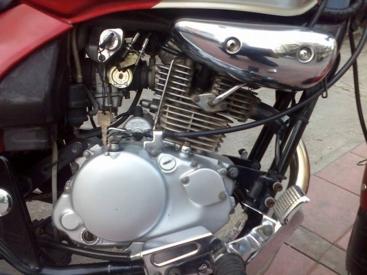 ขาย Kawasaki boss 175 ล้อแม็ก ปี 48 เครื่องดี,ชุดสีถังน้ำมันมีสีแตกลายงา (จอดตากแดด) เล่มพร้อมโอน