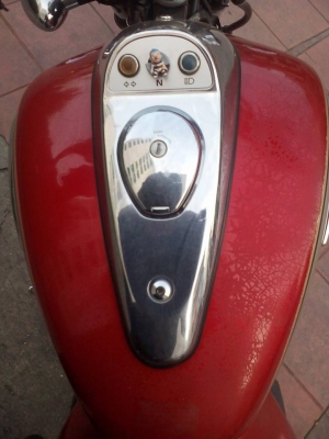 ขาย Kawasaki boss 175 ล้อแม็ก ปี 48 เครื่องดี,ชุดสีถังน้ำมันมีสีแตกลายงา (จอดตากแดด) เล่มพร้อมโอน