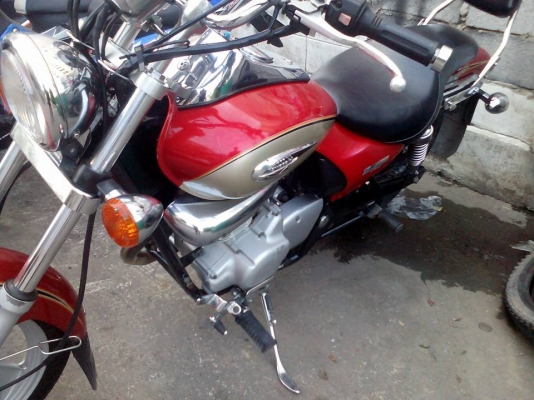 ขาย Kawasaki boss 175 ล้อแม็ก ปี 48 เครื่องดี,ชุดสีถังน้ำมันมีสีแตกลายงา (จอดตากแดด) เล่มพร้อมโอน