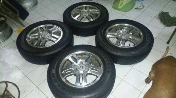 ล้อขอบ 15  5รู 114 พร้อมยางชุดล่ะ 3800